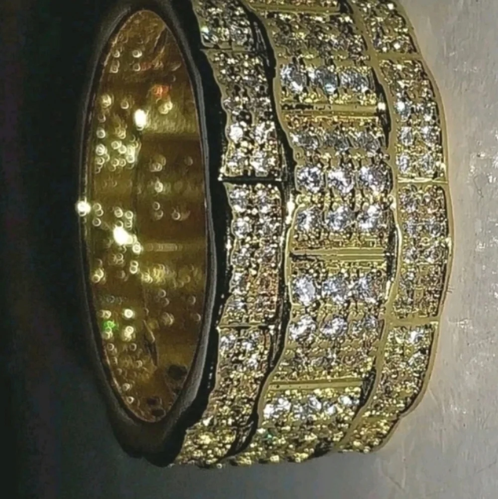 Elegant Mens Gold  Ring Sz 9
